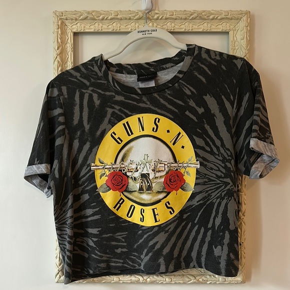 GUNA N' ROSES | Black and Yellow Women's Short Sleeve Cropped Tee - Picture 1 of 7